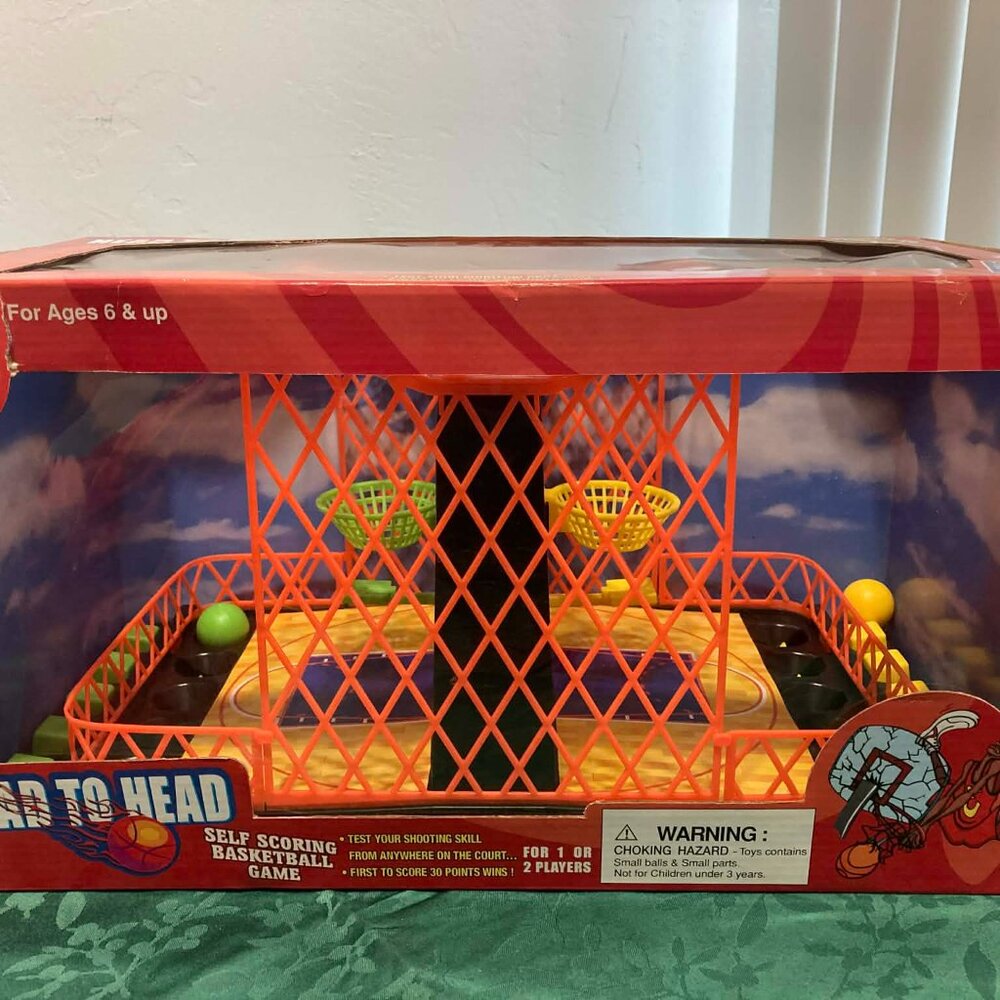 BNIB VTG Head to Head Self Scoring Basketball Game NEW 2003 Blue Sky Inc LTD